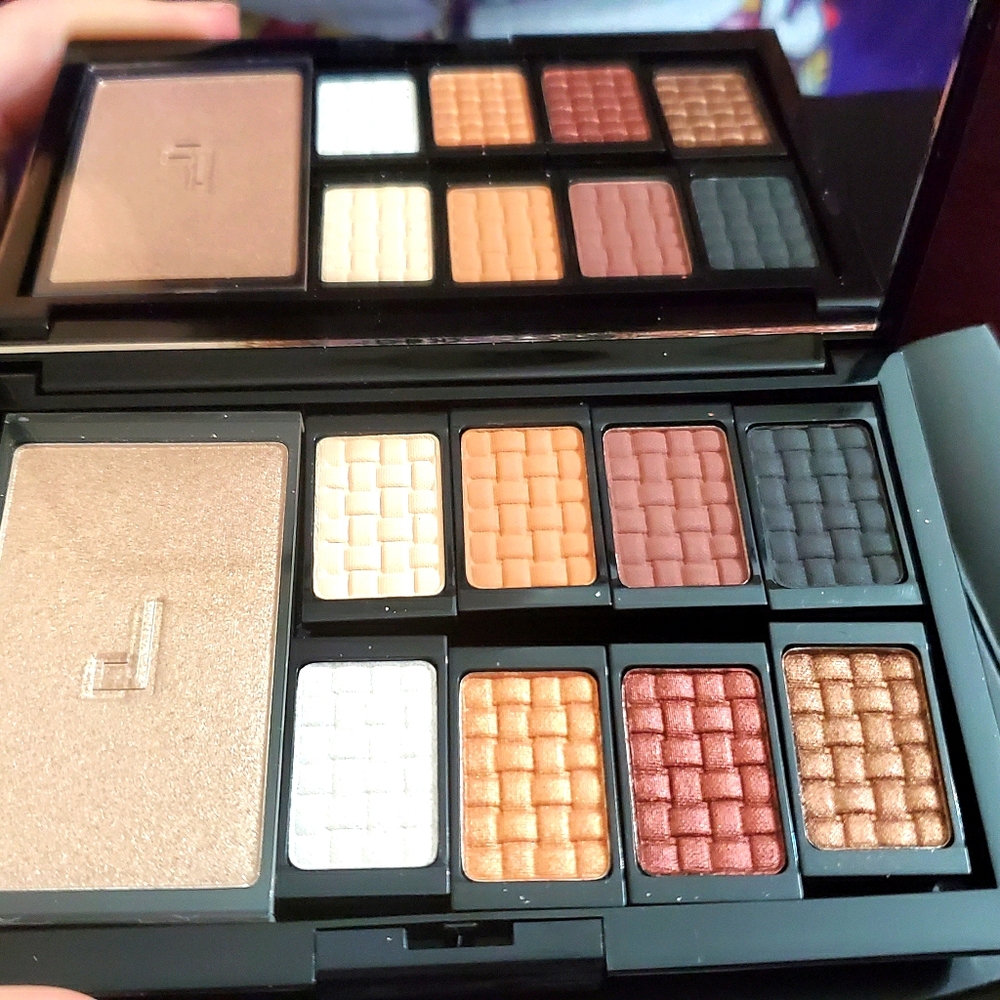 Doucce freematic eyeshadow pro palette